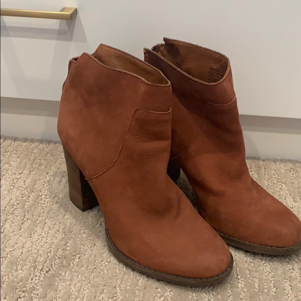 Lucky Brand Rust booties Sz 9